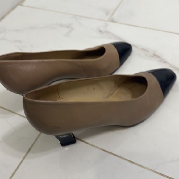Etienne Aigner Black and Brown Heels Classic Elegance Great Conditio Kitten Heel - Picture 4 of 5